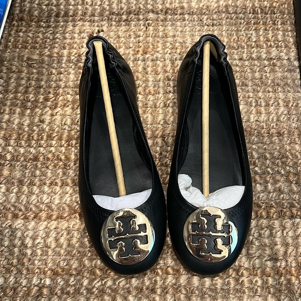 Tory Burch Minnie travel ballet with metal logo